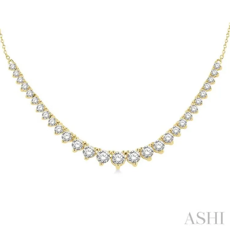 2 Ctw Graduated Diamond Smile Necklace in 14K Yellow Gold