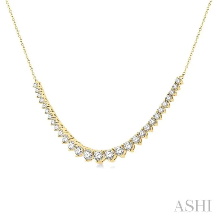 2 Ctw Graduated Diamond Smile Necklace in 14K Yellow Gold