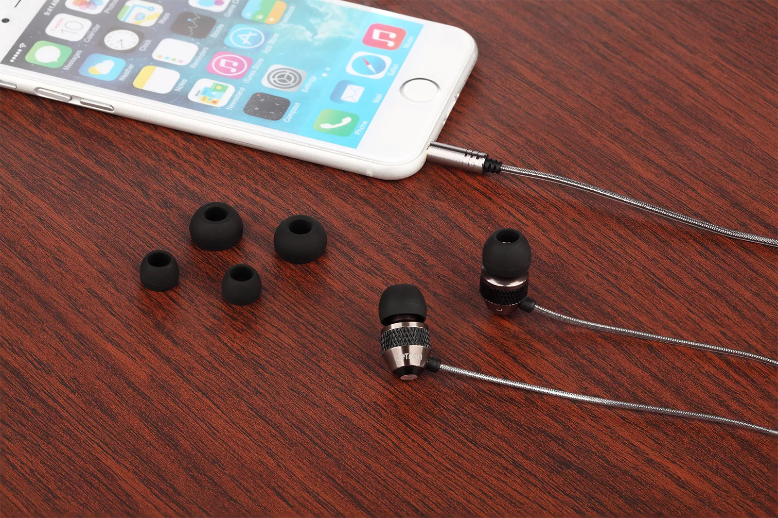 Betron B25 Noise Isolating Earphones with Volume Control Microphone Powerful Bass iPhone Samsung