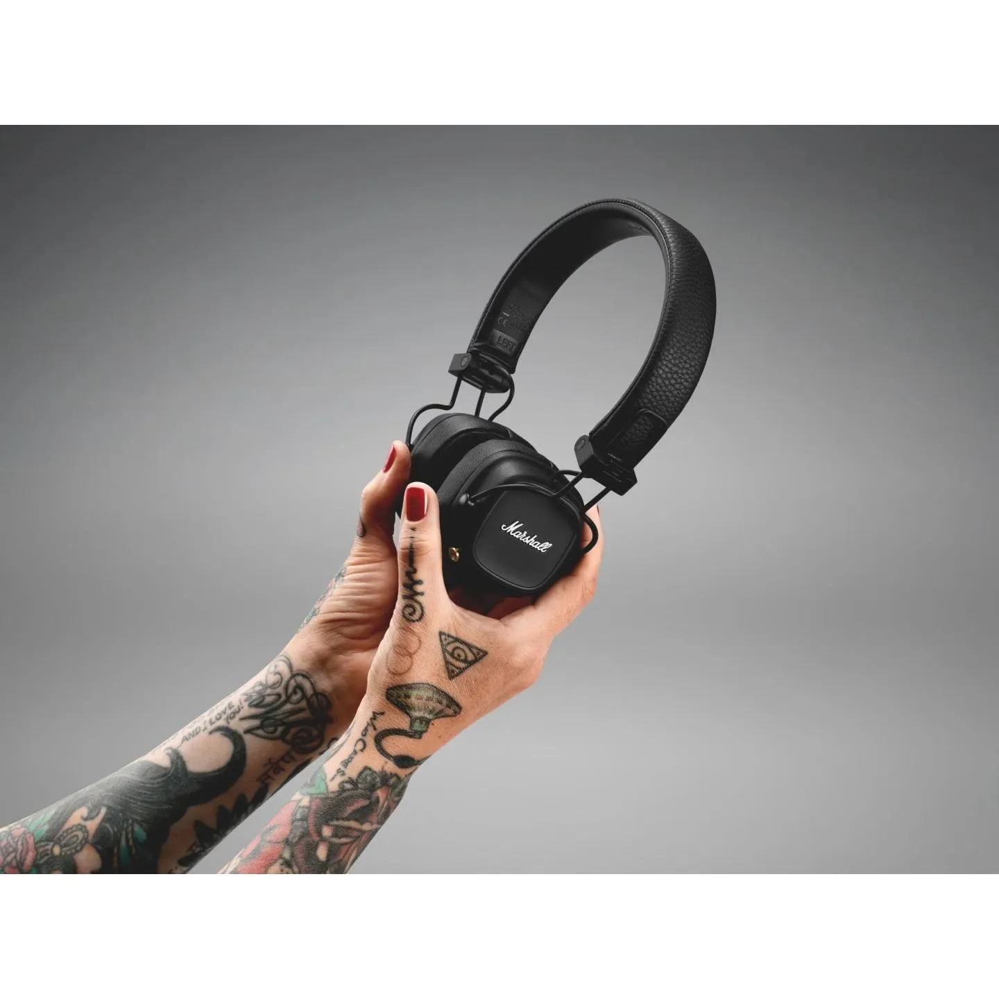 Marshall Bluetooth On-Ear Headphones with Built-in Microphone MAJORIVBLK